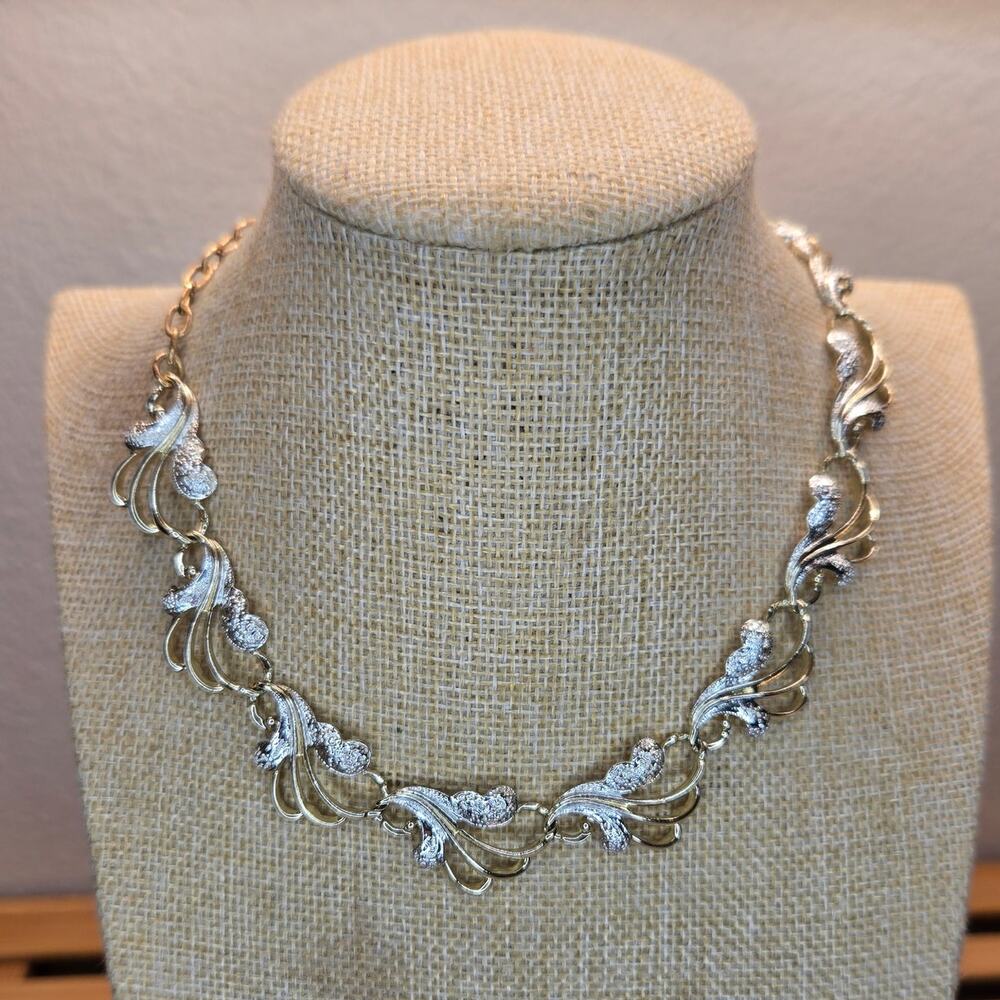 Vintage Sarah Coventry Textured Leaf Link Choker Necklace Signed